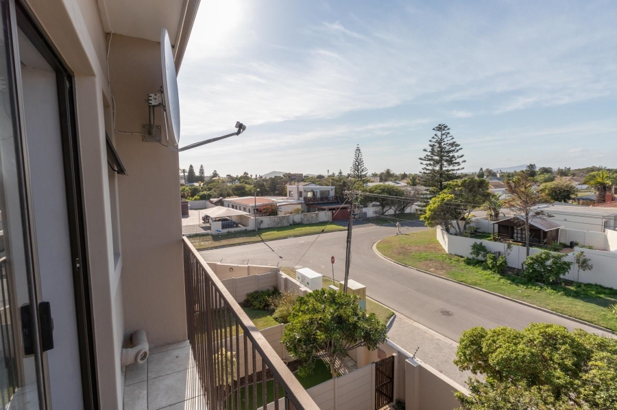 To Let 1 Bedroom Property for Rent in Bloubergrant Western Cape